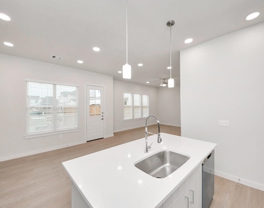 7334 Leighton Meadow Lane - Photo Thumbnail 16