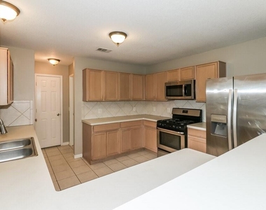 19119 Royal Isle Drive - Photo Thumbnail 6