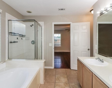 19119 Royal Isle Drive - Photo Thumbnail 10