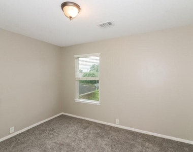 19119 Royal Isle Drive - Photo Thumbnail 11