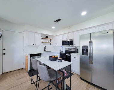 4910 27th Street - Photo Thumbnail 3