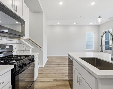 204 Clark Meadows Lane - Photo Thumbnail 5