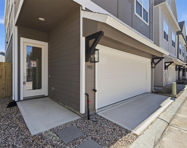 204 Clark Meadows Lane - Photo Thumbnail 49