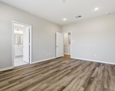 204 Clark Meadows Lane - Photo Thumbnail 13