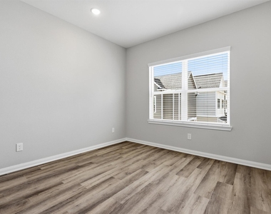204 Clark Meadows Lane - Photo Thumbnail 28