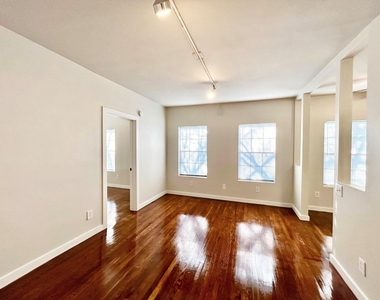 4021 Mandell Street - Photo Thumbnail 6