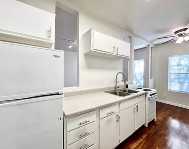 4021 Mandell Street - Photo Thumbnail 3