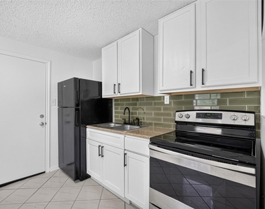 6910 Bintliff Boulevard - Photo Thumbnail 8