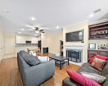 90 Mcgowen St - Photo Thumbnail 2