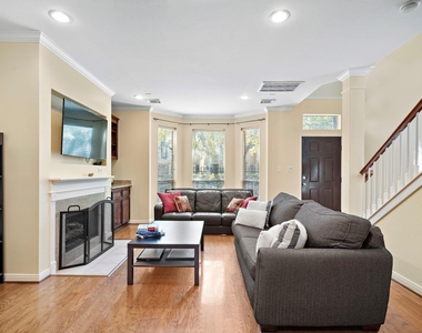 90 Mcgowen St - Photo Thumbnail 4