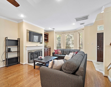 90 Mcgowen St - Photo Thumbnail 6