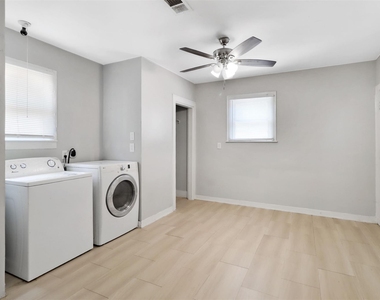 522 Aron Street - Photo Thumbnail 3