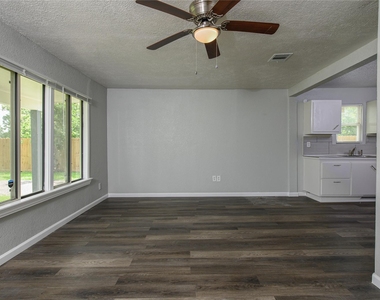 6811 Mike Street - Photo Thumbnail 3