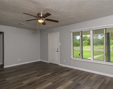 6811 Mike Street - Photo Thumbnail 4