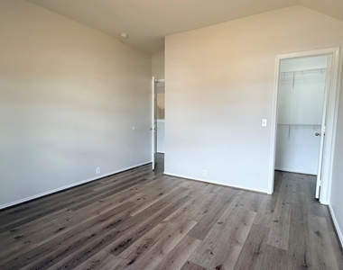 3019 Acacia Fair Lane - Photo Thumbnail 36