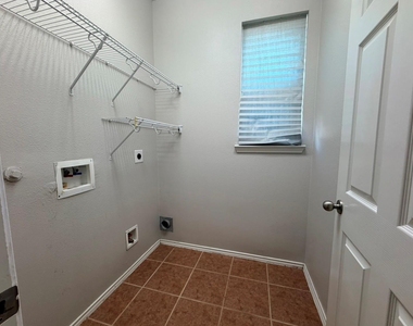 3019 Acacia Fair Lane - Photo Thumbnail 19