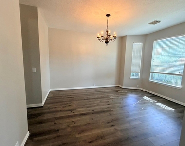 3019 Acacia Fair Lane - Photo Thumbnail 8