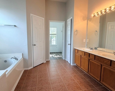 3019 Acacia Fair Lane - Photo Thumbnail 27