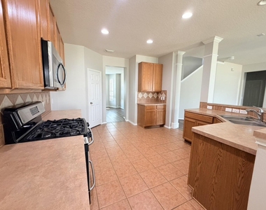 3019 Acacia Fair Lane - Photo Thumbnail 10