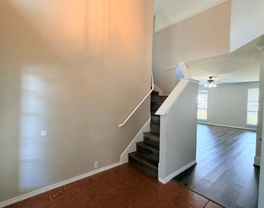 3019 Acacia Fair Lane - Photo Thumbnail 7