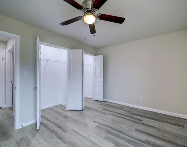 155 Plez Morgan Drive - Photo Thumbnail 7