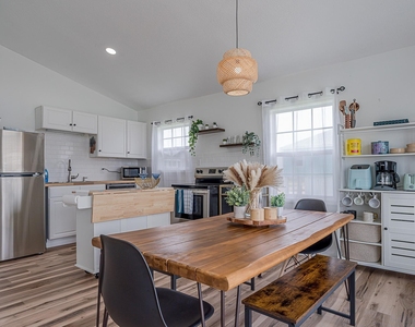 23011 Camino Street - Photo Thumbnail 3