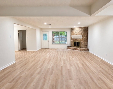 2111 Riverlawn Drive - Photo Thumbnail 4