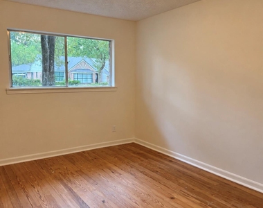 2111 Riverlawn Drive - Photo Thumbnail 16
