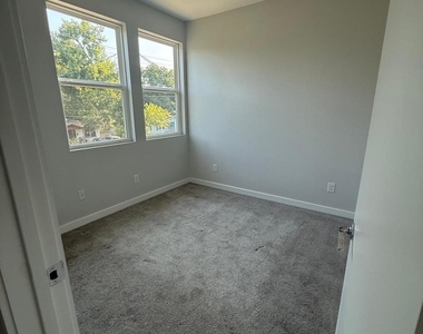 4923 Higgins St Street - Photo Thumbnail 12