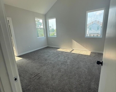 4923 Higgins St Street - Photo Thumbnail 16