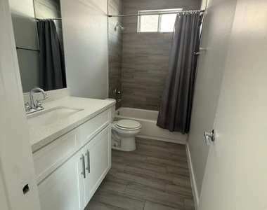4923 Higgins St Street - Photo Thumbnail 10