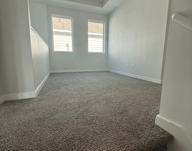 4923 Higgins St Street - Photo Thumbnail 9