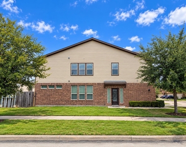 3422 Orchard Bridge Lane - Photo Thumbnail 23
