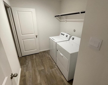 3111 Magnolia Blossom Ln - Photo Thumbnail 4