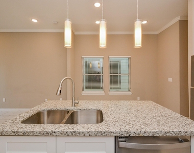 3712 Easy Street - Photo Thumbnail 11