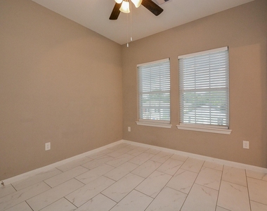 3712 Easy Street - Photo Thumbnail 20