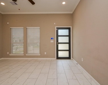 3712 Easy Street - Photo Thumbnail 2