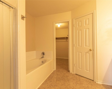 5027 Lamppost Hill Court - Photo Thumbnail 23