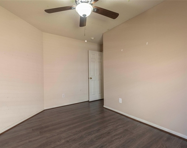 5027 Lamppost Hill Court - Photo Thumbnail 17