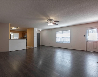 5027 Lamppost Hill Court - Photo Thumbnail 7