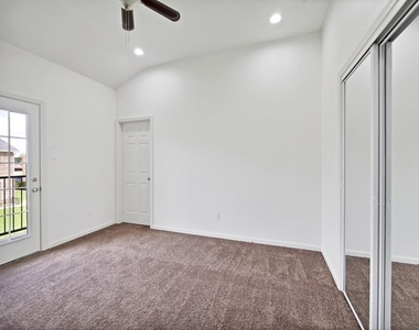223 Fairfax Lane - Photo Thumbnail 10