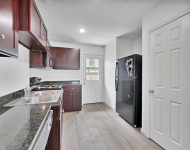 223 Fairfax Lane - Photo Thumbnail 3