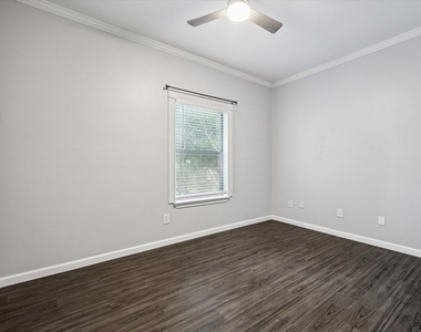 702 Bering Drive - Photo Thumbnail 15