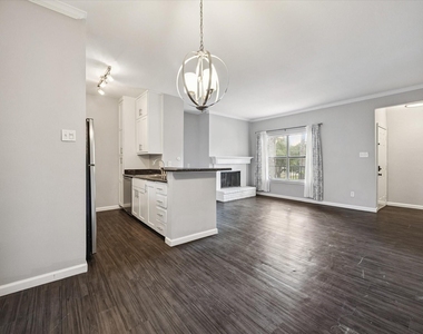 702 Bering Drive - Photo Thumbnail 4