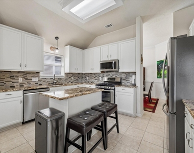 18814 Deer Key Circle - Photo Thumbnail 8