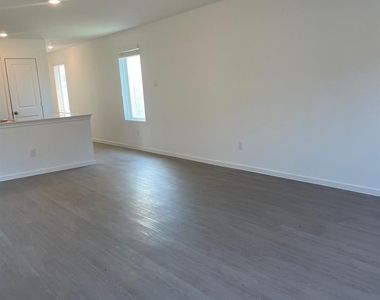 3654 Duplet Avenue - Photo Thumbnail 5