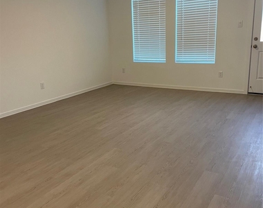 3654 Duplet Avenue - Photo Thumbnail 7