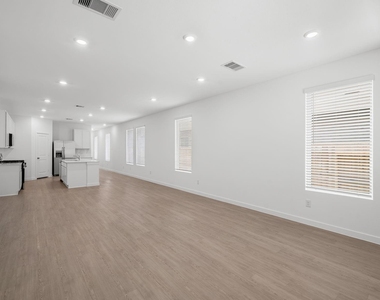 13111 Pine Trace Street - Photo Thumbnail 6