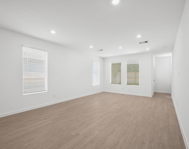 13111 Pine Trace Street - Photo Thumbnail 5