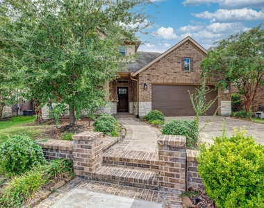 16611 Highland Country Drive - Photo Thumbnail 2